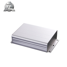 Caja electrónica de aluminio blanco 100x48 para dispositivo electrónico.